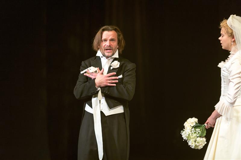 Lauluke surmahirmust ja teekond uksel&auml;vele