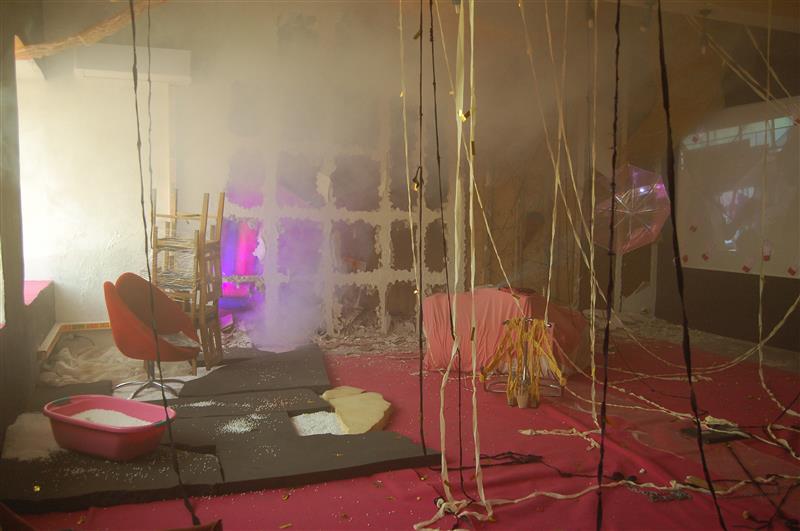 Roosa toss on k&otilde;ikjal, mitte ainult v&auml;ljas