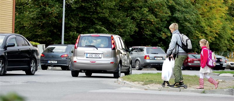 Sõit, sõit, sõit linna. Mis sinna minna? Trenni, lasteaeda, kooli