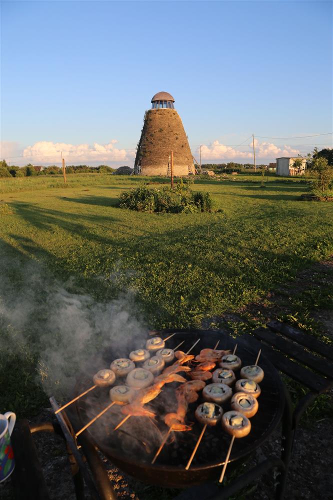 Roosa müts – Elust erutuda
