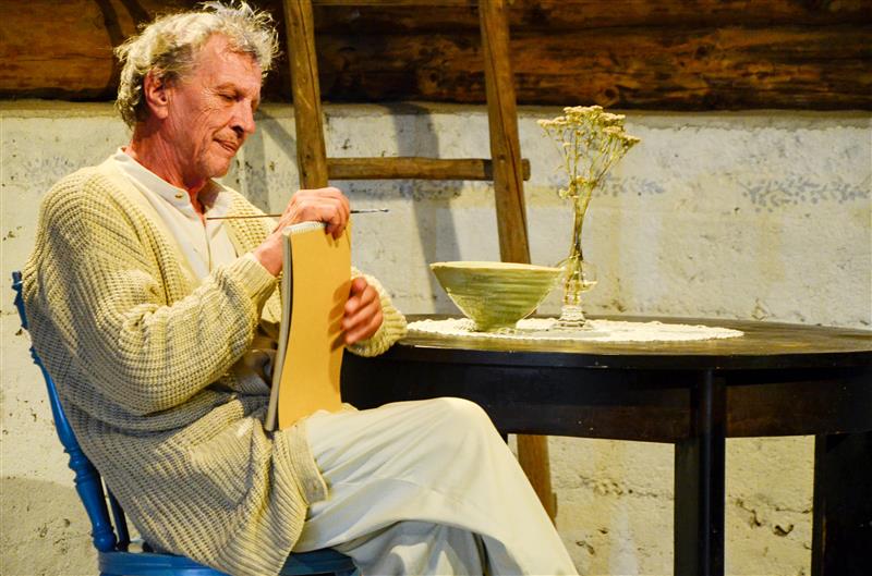 Indogermaani selge näidend segastest asjadest, ent ilma irooniata