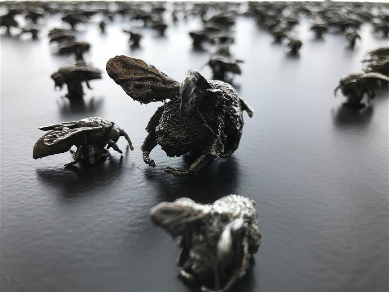 „Ja langevad teele tuhanded, veel koju jõuavad tuhanded …“