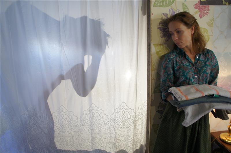 Isalõvi savannis ja puuris