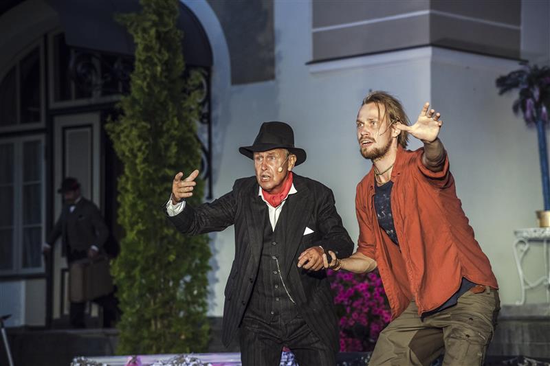 V&auml;rske suvekunstiliik: bisarne teater