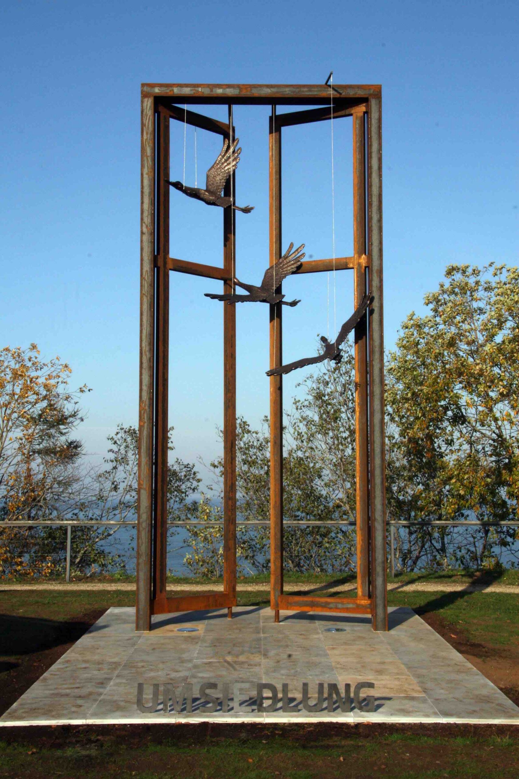 Saka mõisas avati Umsiedlungile pühendatud mälestusmärk