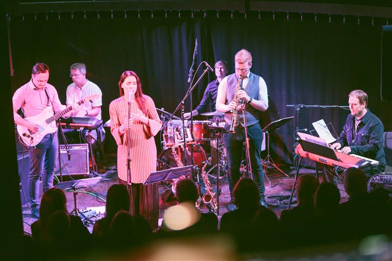 September – Paljutõotavad avangud ja väärikad jätkajad