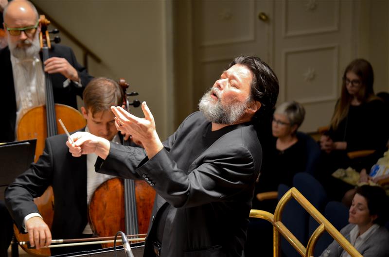 Kes kardab multitalenti?