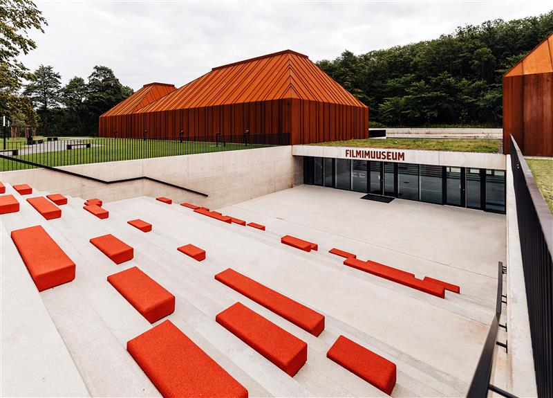 Jäljeküttidena linnas ja looduses