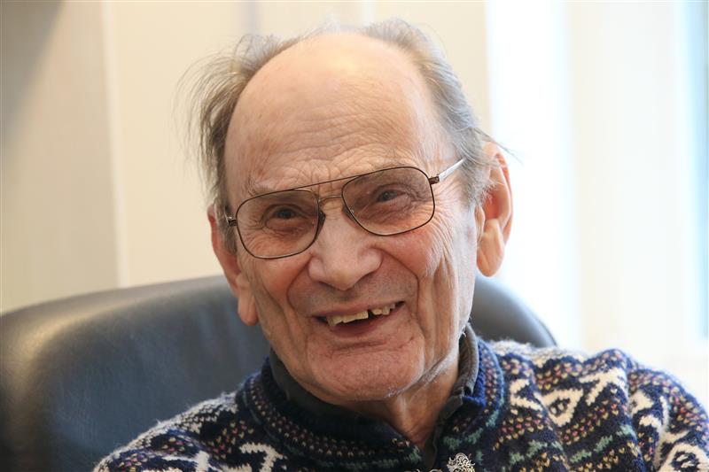 90 aastat tumeda aine j&auml;lil