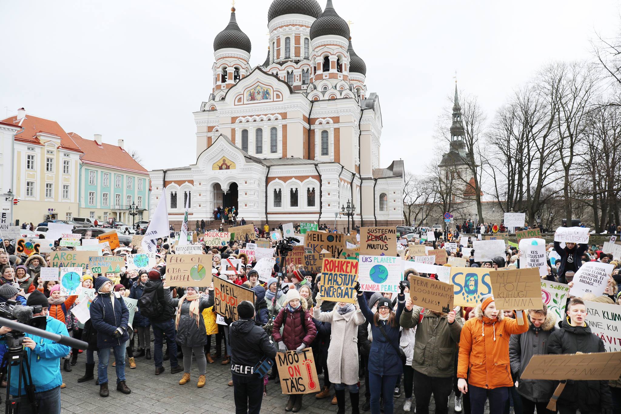Kliimastreigi korraldanud koolinoorte pöördumine koalitsioonikõneluste juhtide poole