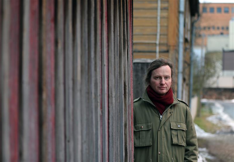 Kollane nokkm&uuml;ts, salajane haigruk&otilde;nd, k&otilde;hn rebane