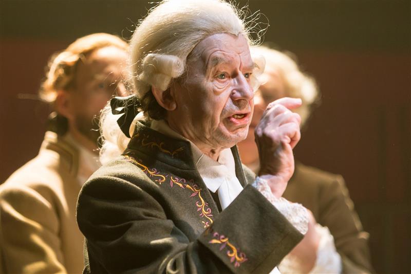 Puhta teatri kriitika