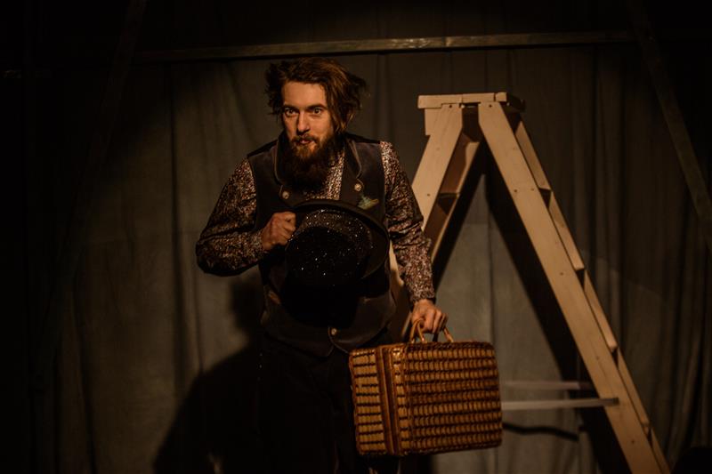 Elujaatuse karkassile püstitatud imedemaa