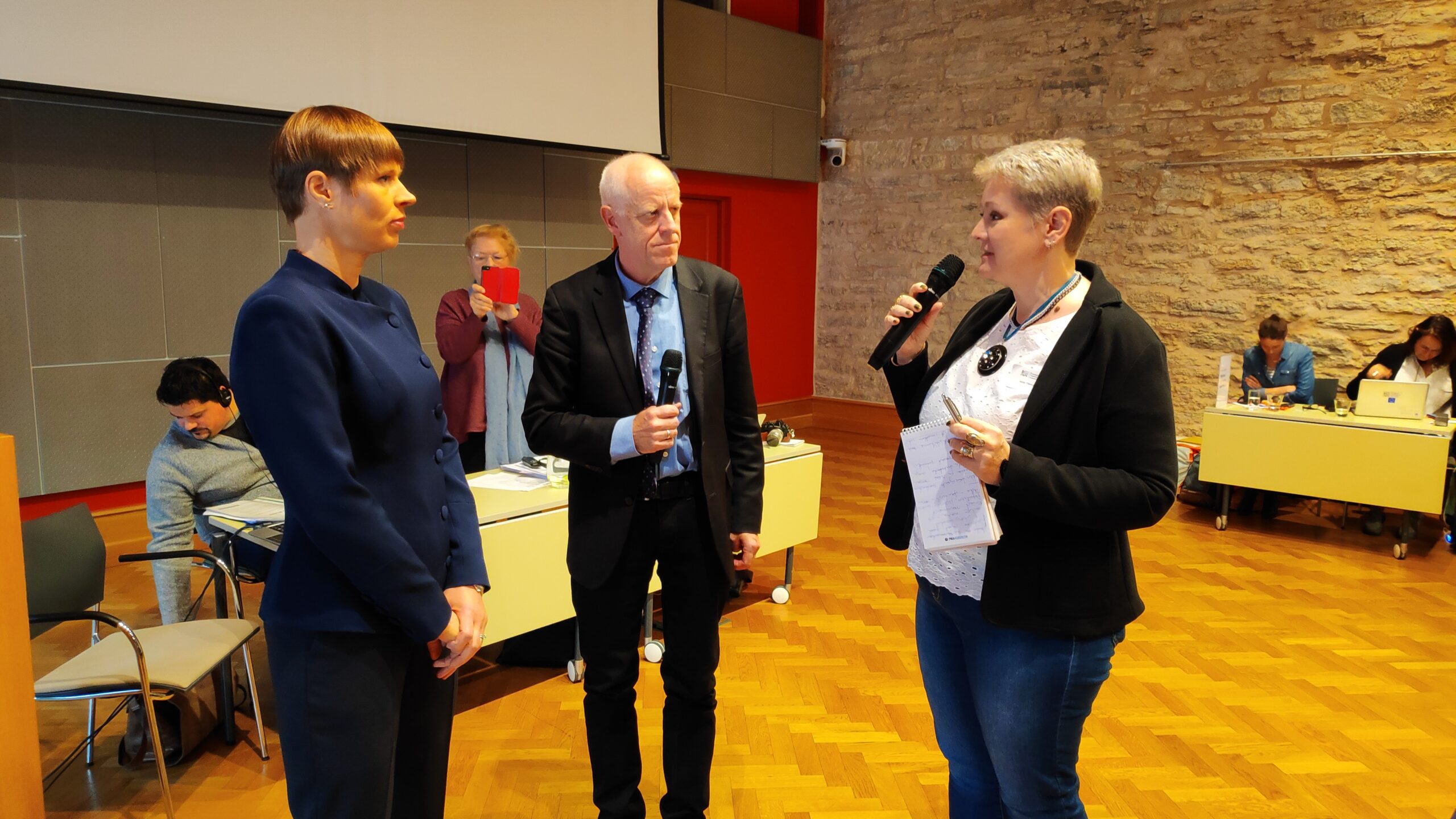 Tõusude ja mõõnade tee – Eesti Ajakirjanike Liit 100