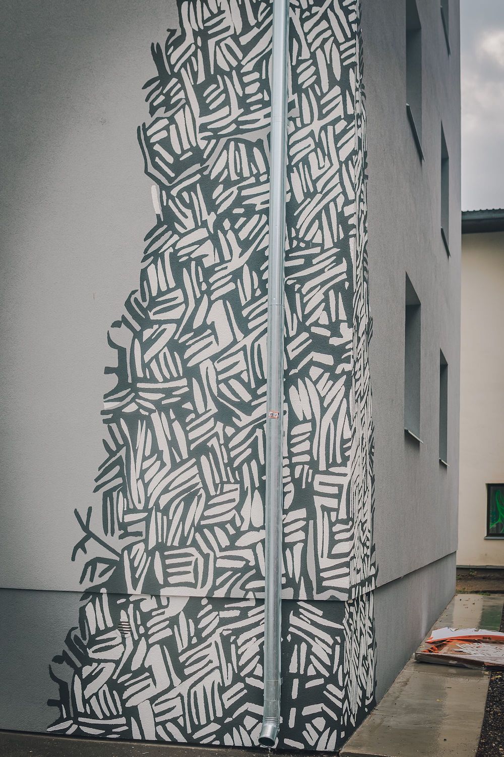 Tartu südalinnas valmisid eesti kunstnike seinamaalingud