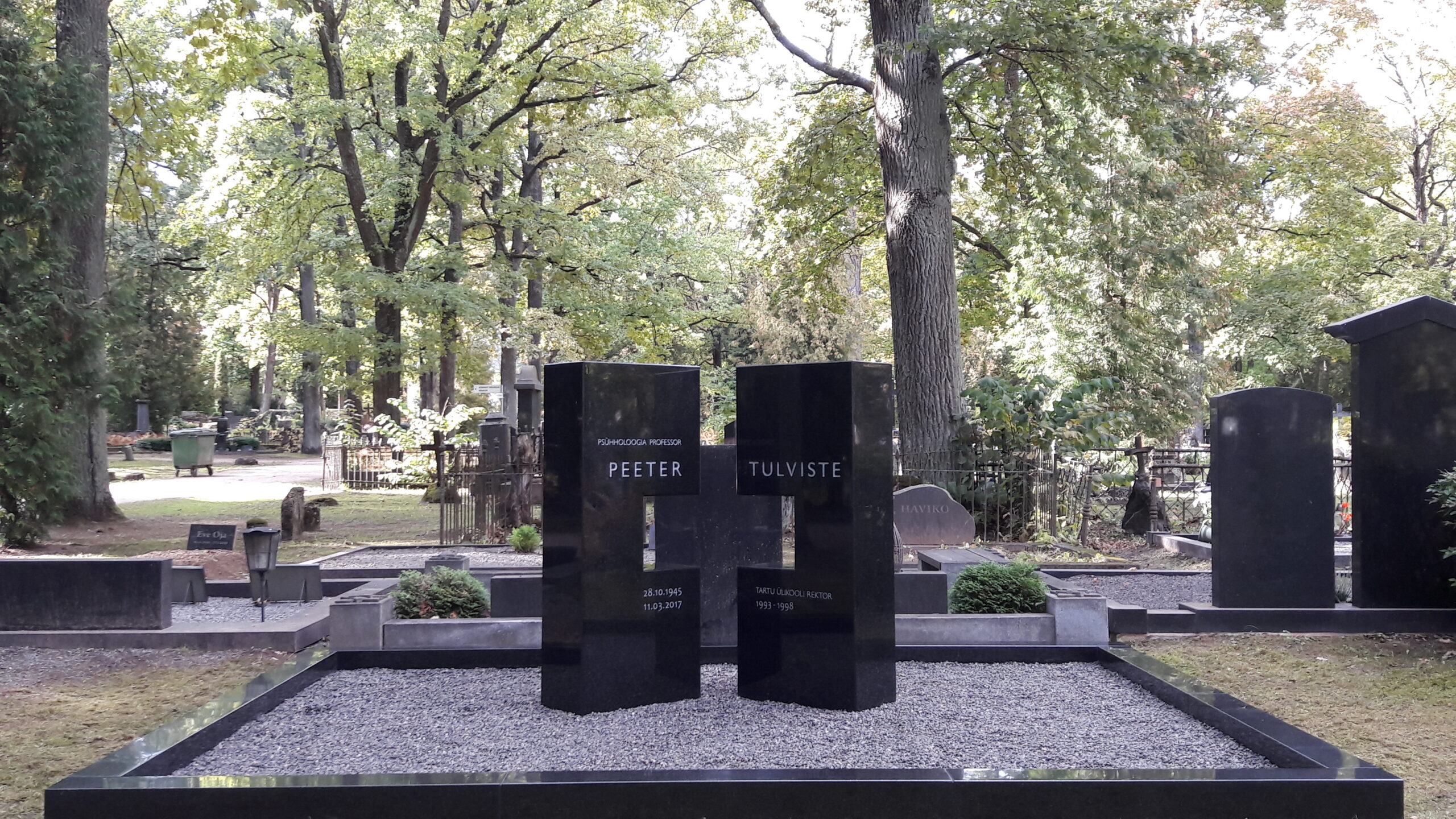 Tartu Ülikooli mälestuspäeval avatakse kahe rektori mälestuskivid