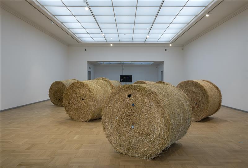 Foto on surnud. Elagu Foto!