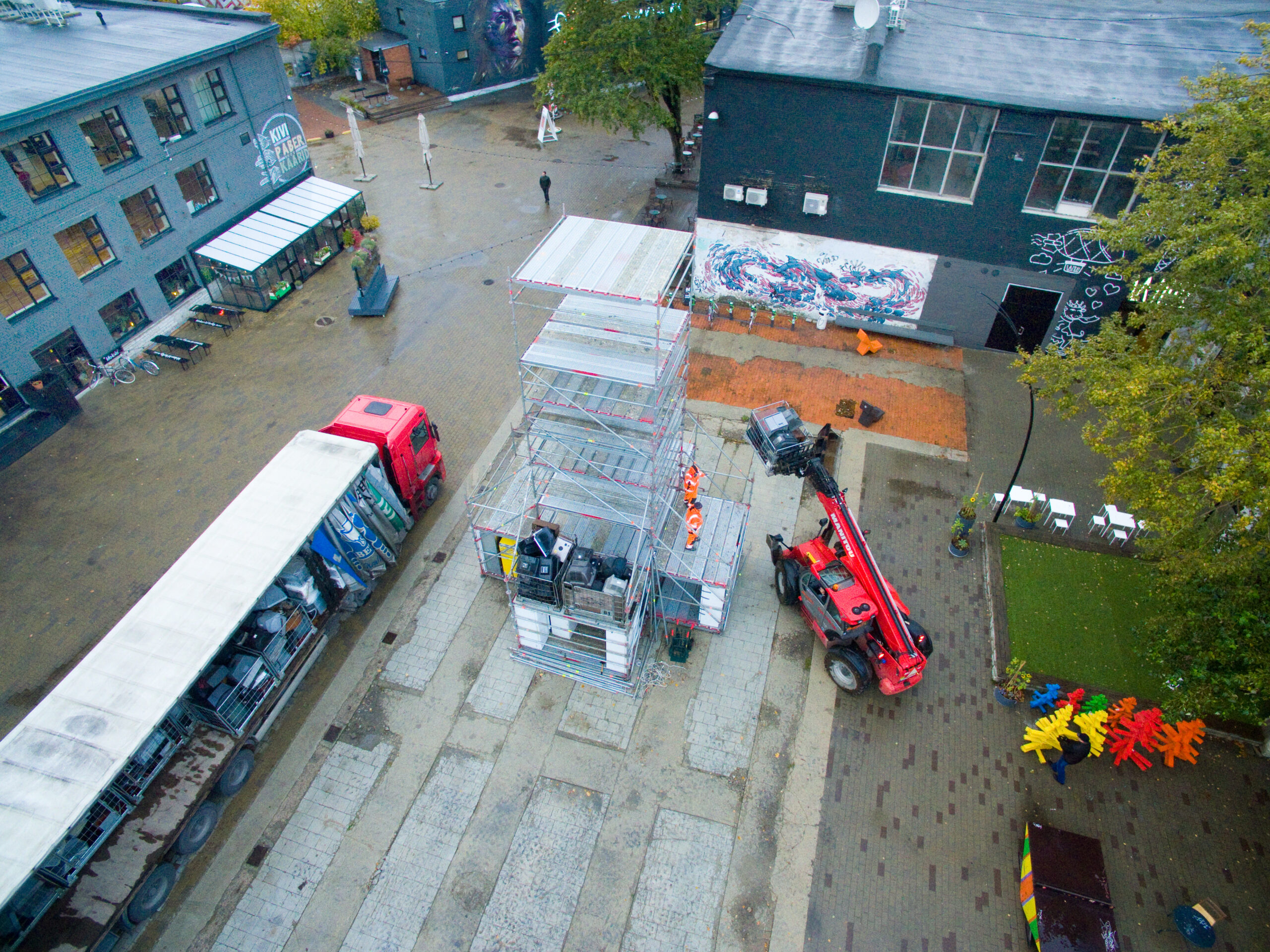 Telliskivi Loomelinnakus hakkas kerkima e-jäätmetest Majakas