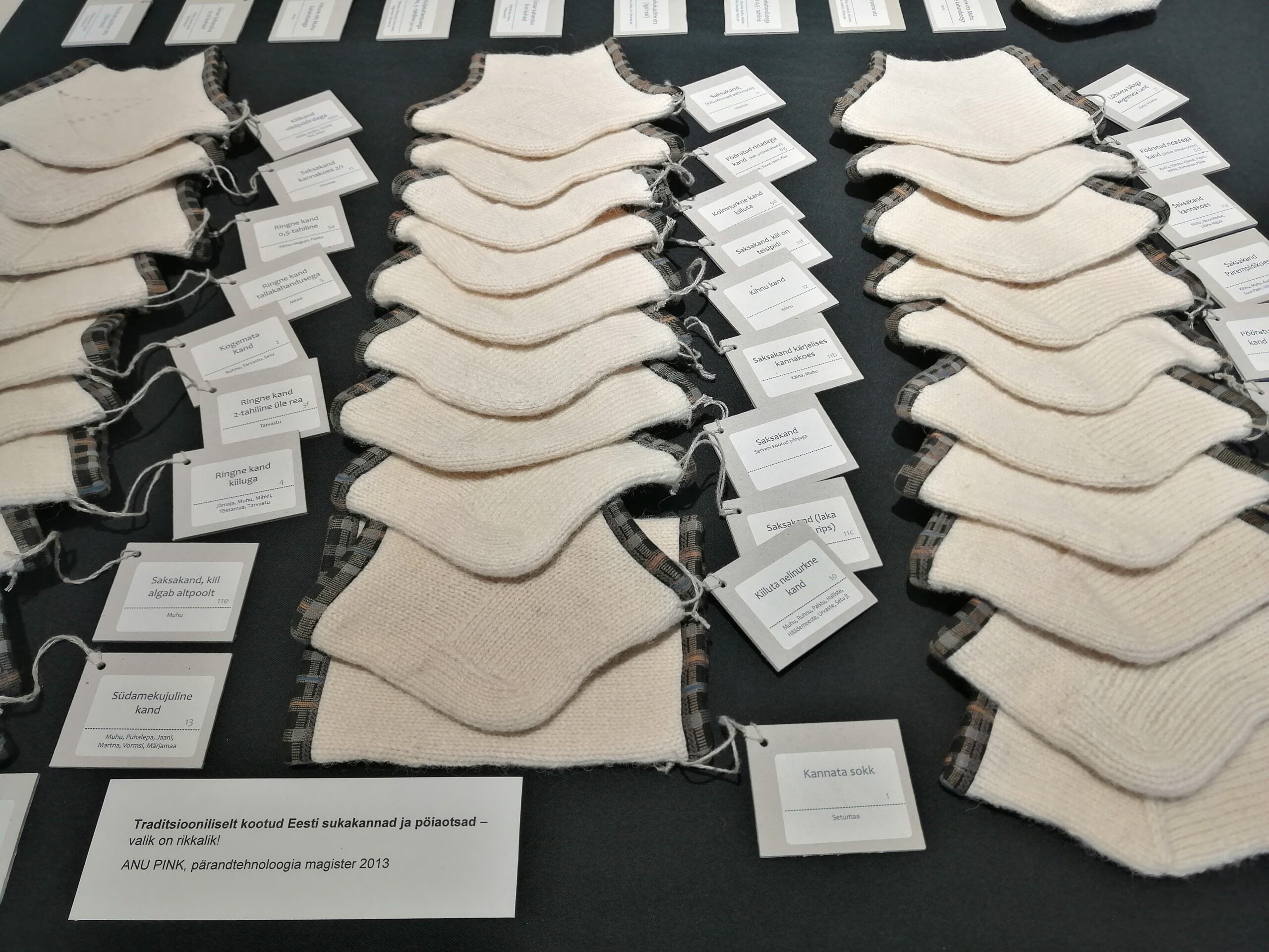 TÜ Viljandi kultuuriakadeemia rahvusliku käsitöö osakonna juubelinäitus „Rahvuslikkuse otsingud“