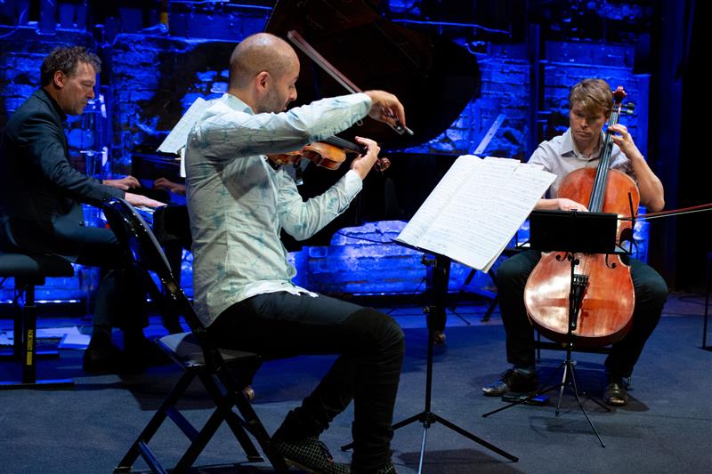 Kui &uuml;kski heli pole v&auml;listatud