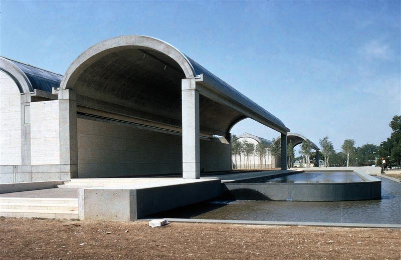 18 aastat koos Louis Kahniga – paarsada lehekülge ehituspõnevikku