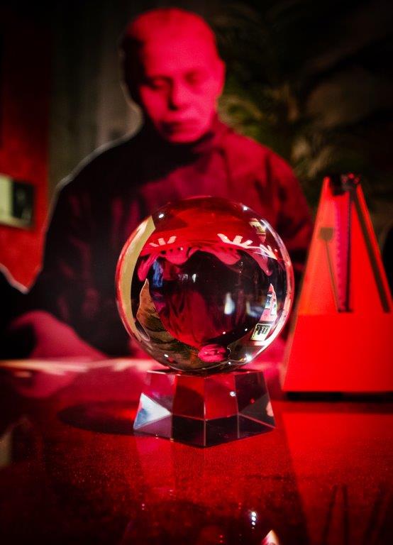 Teoteatri hüpnotiseeriv põnevik „Hinge kihid“ näitusel “Metapsüühiline Tallinn” Kiek in de Kökis