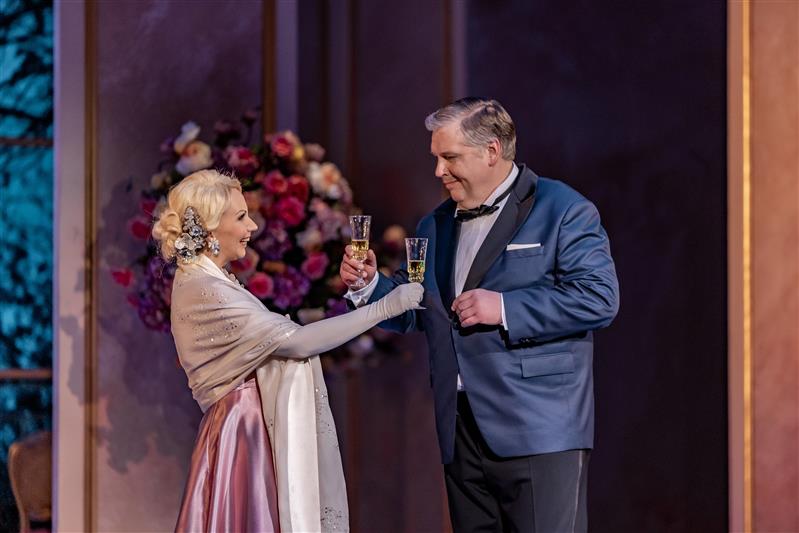 Operetikrahvi t&otilde;sine m&auml;ng