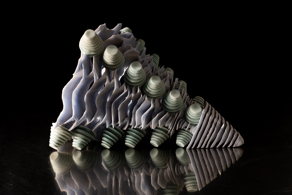 Klaasikunstnik Piret Ellamaa näitus “Sagedus” Hop galeriis