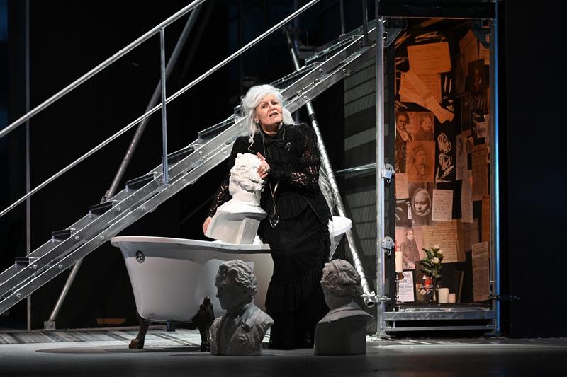 Üks tütar isa otsimas