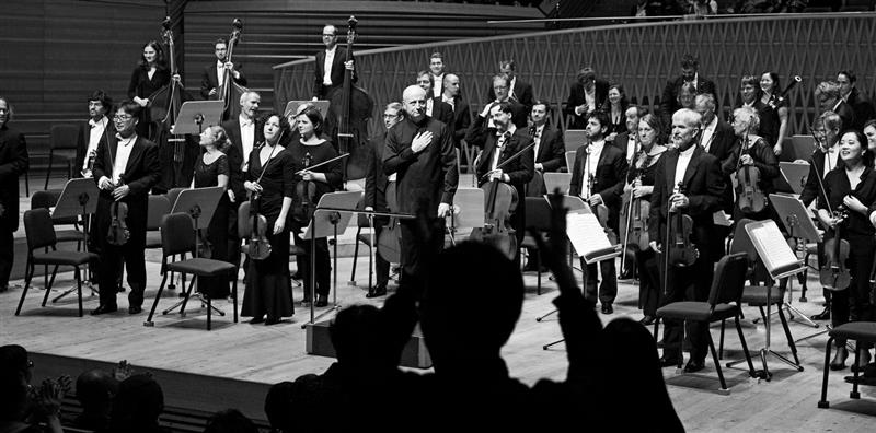 Muusika- ja muusikuelu &agrave; la koroona