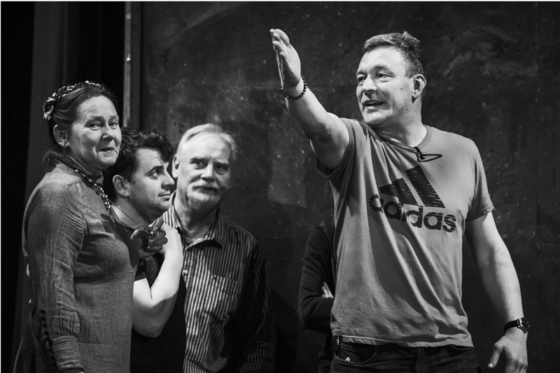 Peatatud maailm Vanemuise draamatrupi näitel