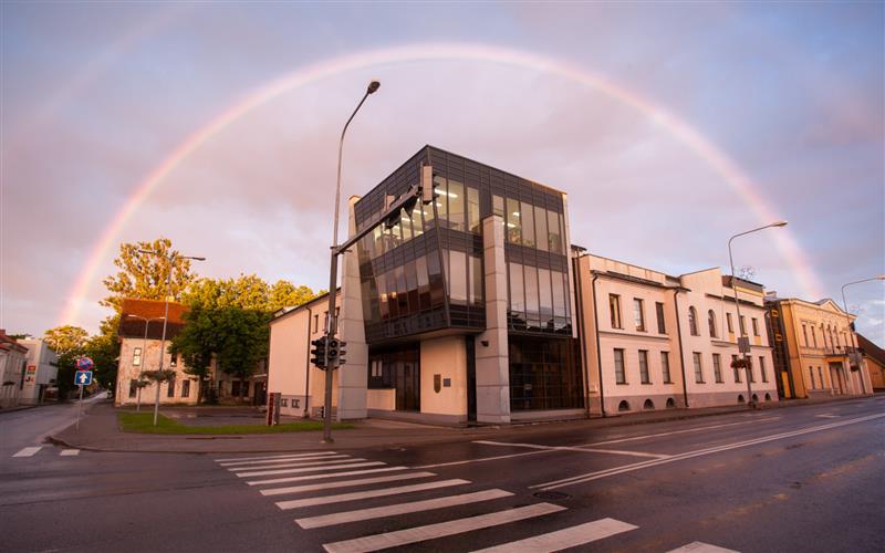 Kuidas t&otilde;lkida  teadusinnovatsiooni humanitaaria keelde?