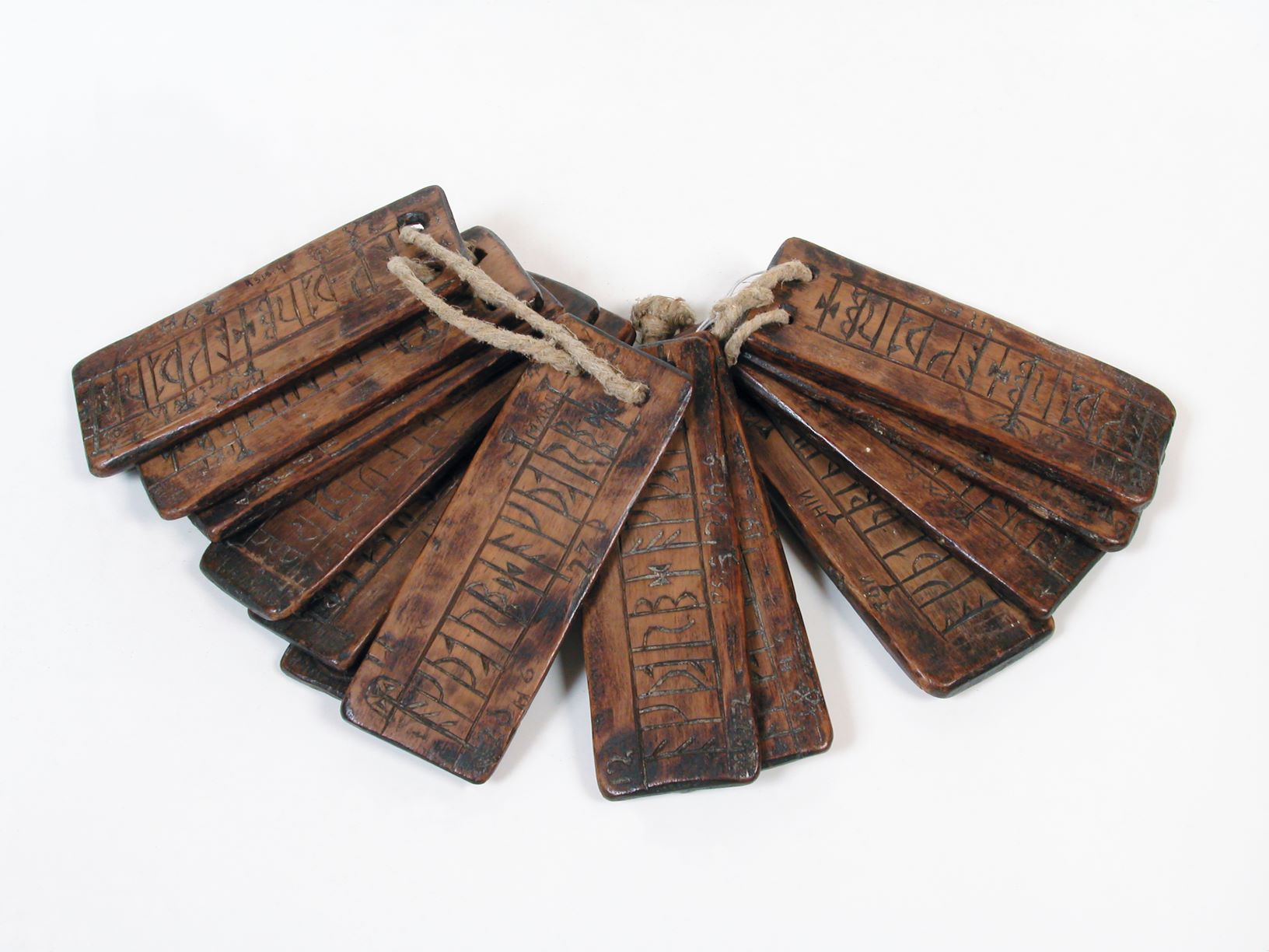 ERMis on avatud kalendrinäitus “Aeg puidul ja paberil”