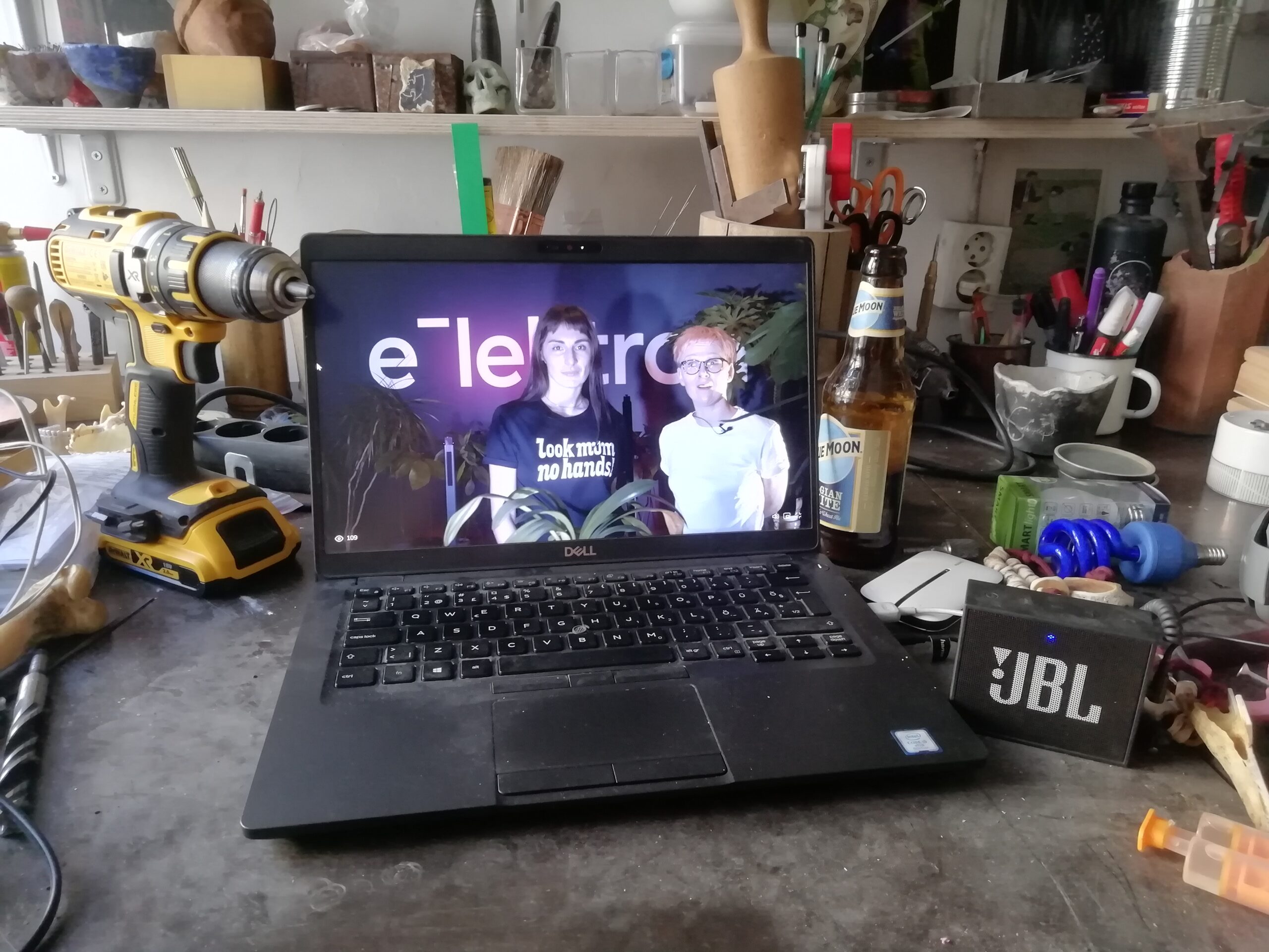 Las ma puudutan sind h&auml;sti kaugelt!