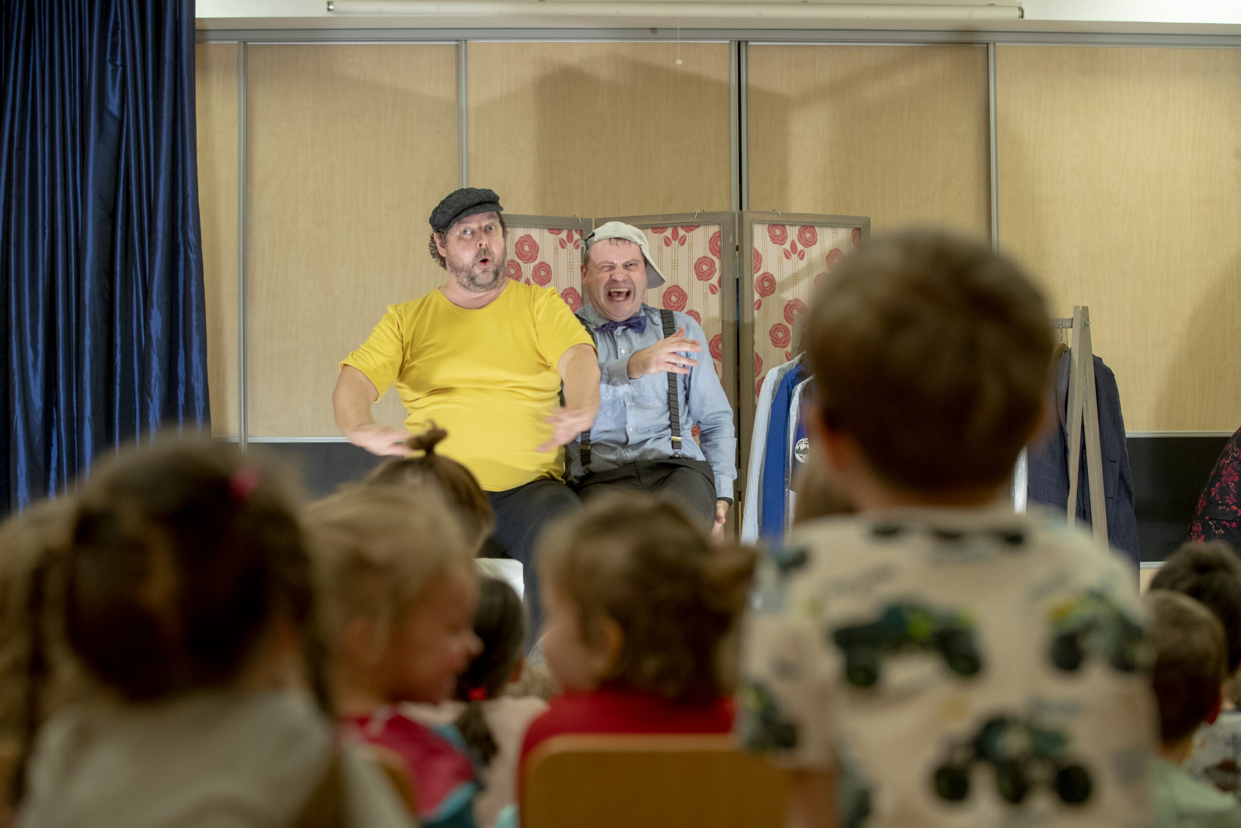 Lasteaedades m&auml;ngivate teatrite kohal laiub h&auml;marus