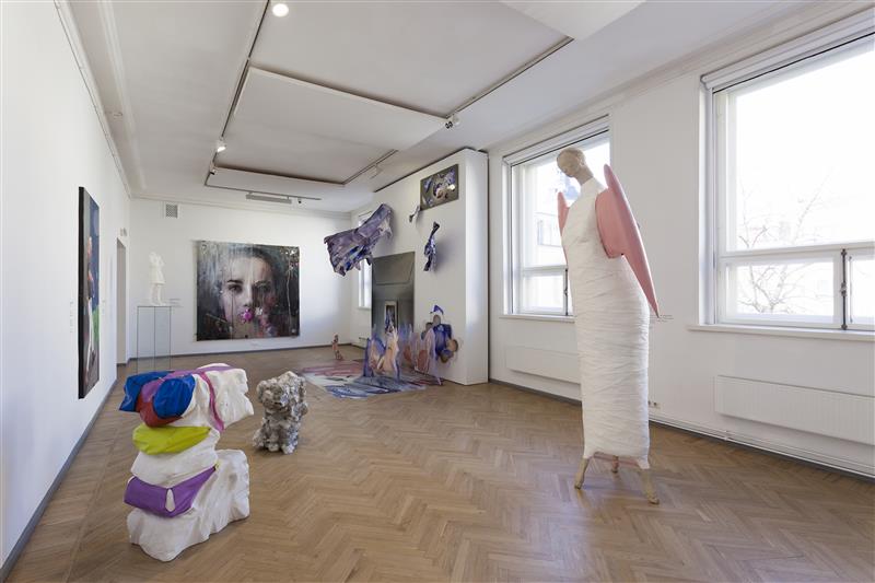 Polegi midagi sotsiaalsemat kui seintel rippuv kunst