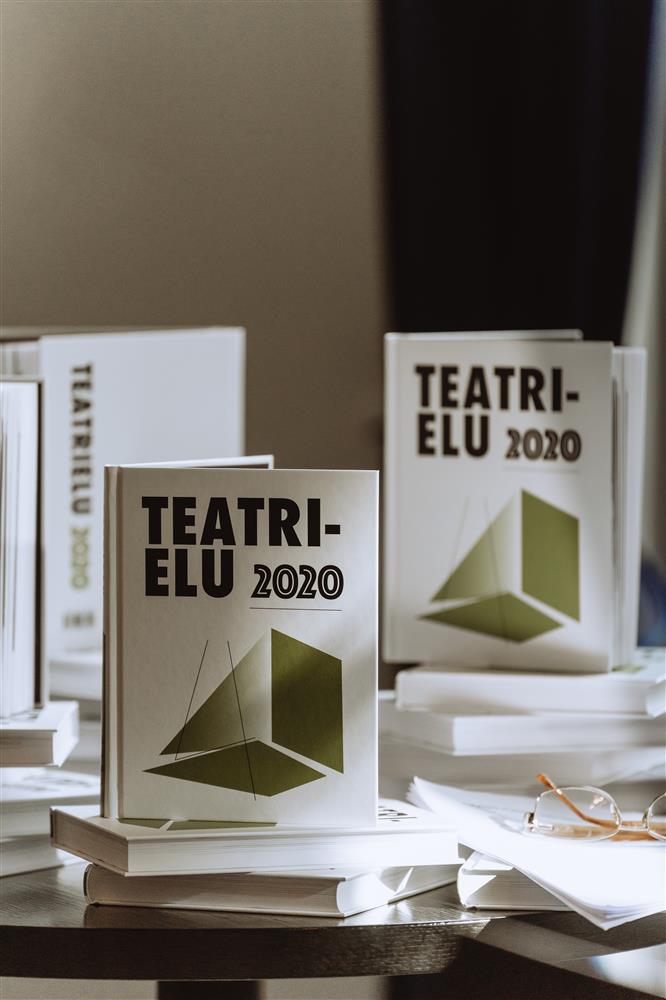 Teatriaasta raamatukaante embuses