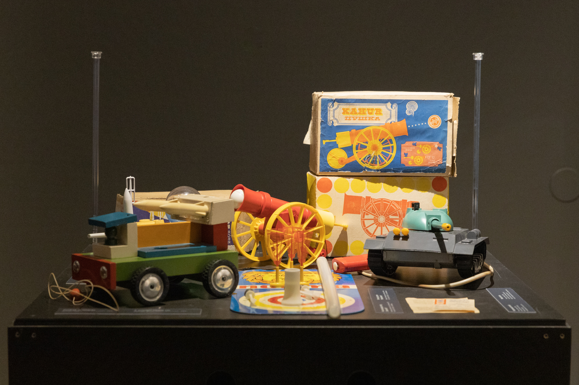 Mängurelvade näitus sõjamuuseumis pakub avastamisrõõmu mitmele põlvkonnale