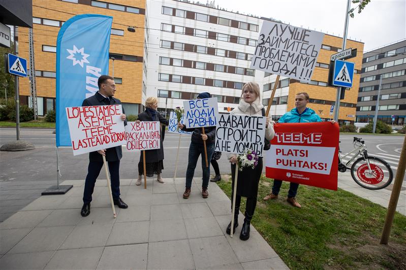 Sotside imagoloogiline l&otilde;ks II. M&otilde;testamata revolutsioon