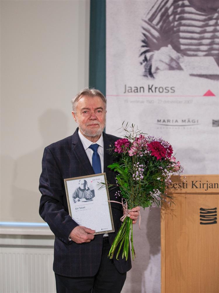 Jaan Kross luulet&otilde;lkijana