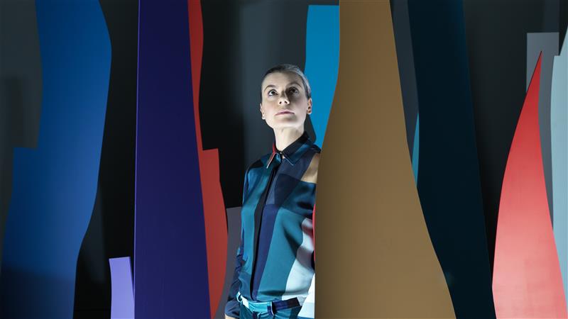 Tallinna triennaal, graafilise täpiga i peal