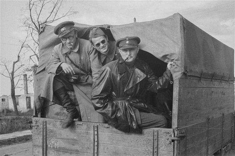 Etnograafilised v&auml;lit&ouml;&ouml;d s&otilde;jaajal.  Gustav R&auml;nk 1942&ndash;1943 vadja k&uuml;lades