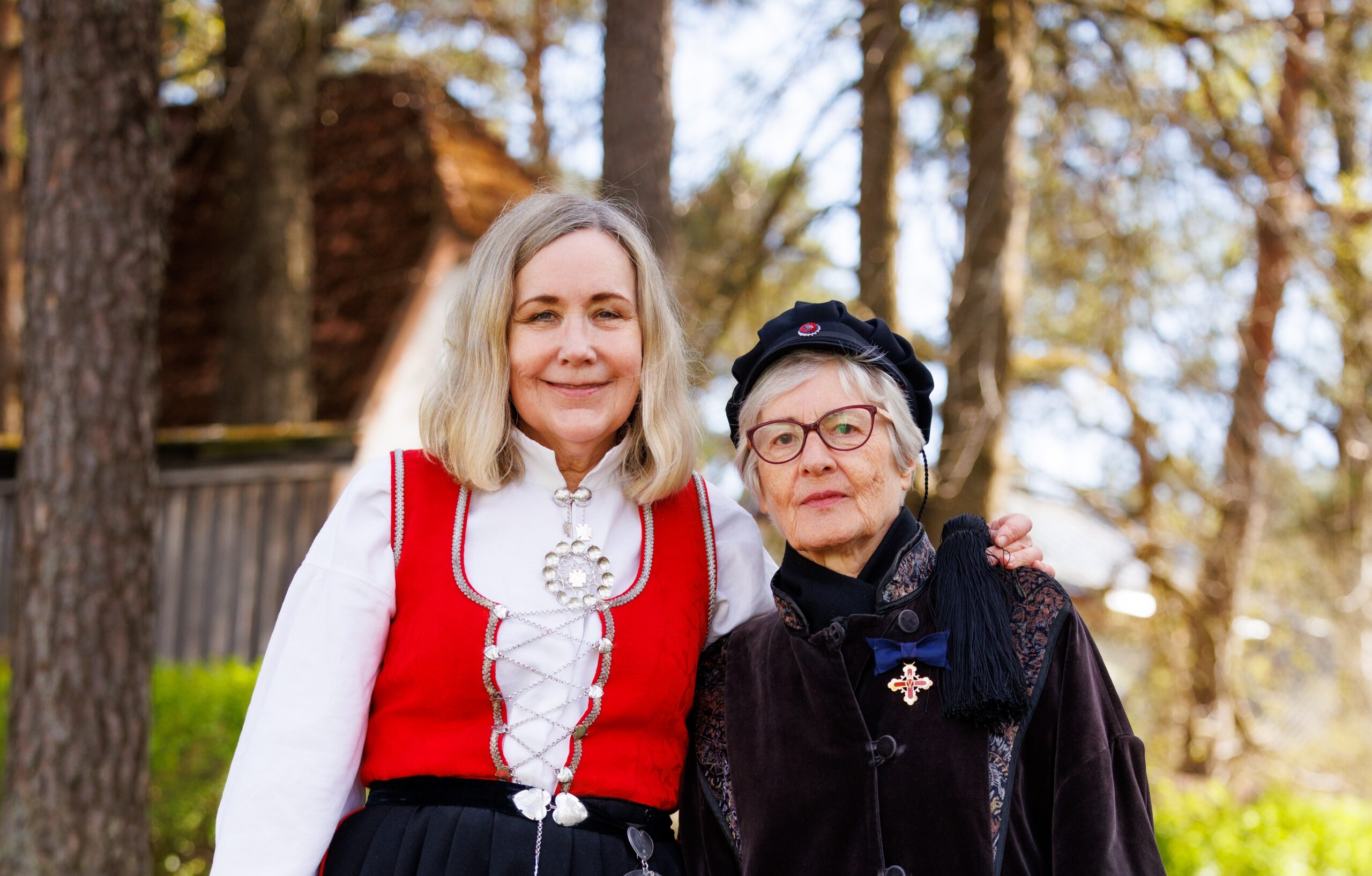 Turid Farbregd p&auml;lvis kuningliku r&uuml;&uuml;tliristi