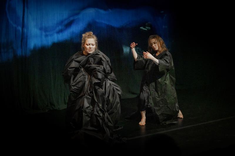 Kontrastid, vastuolud ja &uuml;htsus