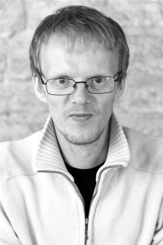 Pealelend – Eik Hermann, Ehituskunsti peatoimetaja