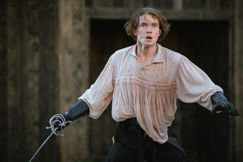 Änksad musketärid Ugala tuusal laval