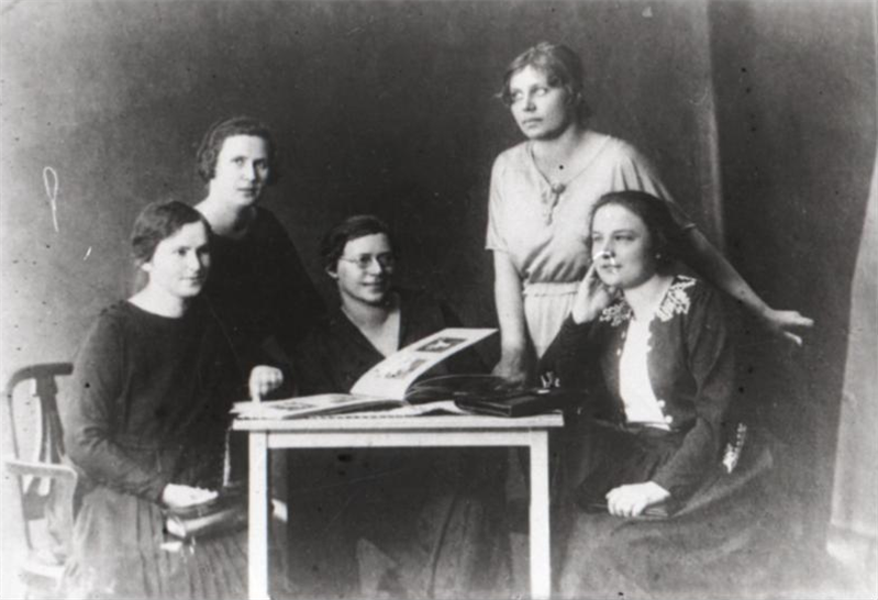 H&auml;dad haritud naiste maal