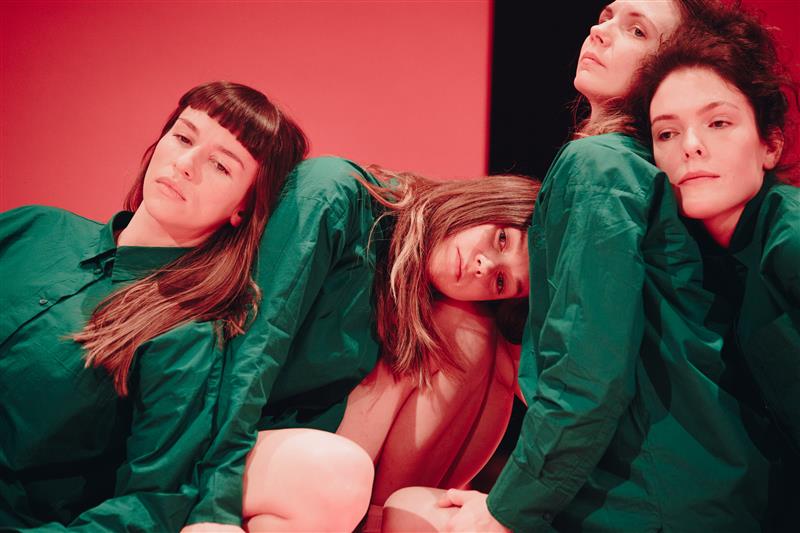 Kuue p&auml;evaga l&auml;bi ja &uuml;mber Eesti teatri