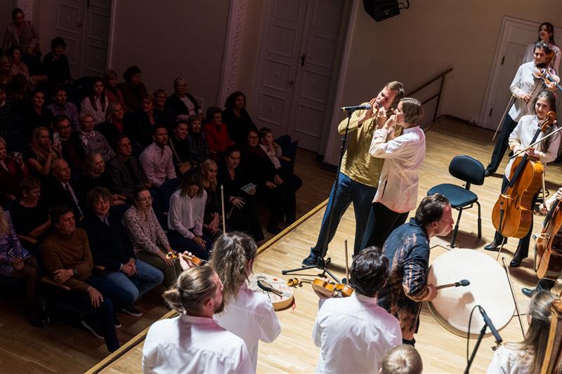 P&uuml;sti ja peast!