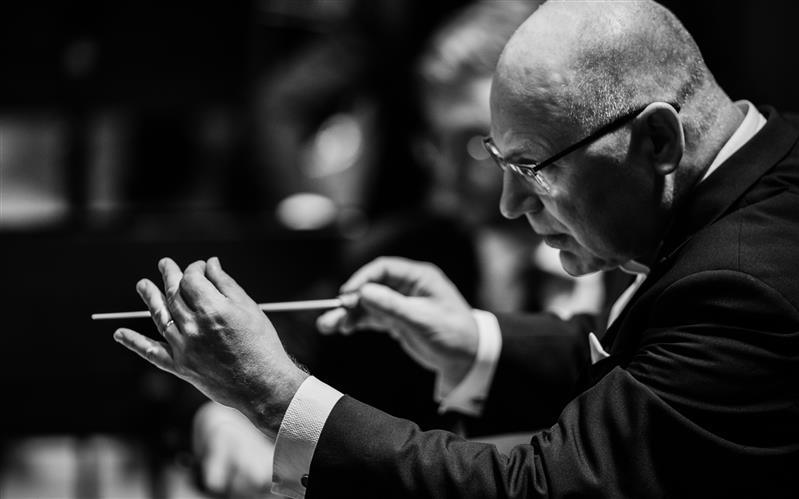 Kaks s&uuml;mfooniat ja h&otilde;rk viiulikontsert